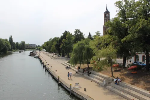 Набережная у Jahrtausendbrücke