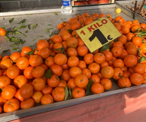 Мандарины на рынке