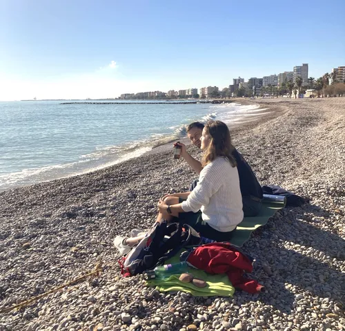 Мы греемся на пляже