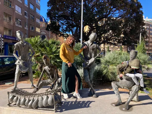 Статуя изображающая музыкантов