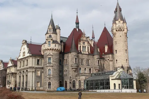 Заглавная фотография к статье Дворец в Мошнах (Pałac w Mosznej или Zamek Moszna)