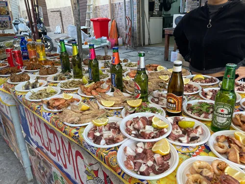 Блюда на рынке в Палермо