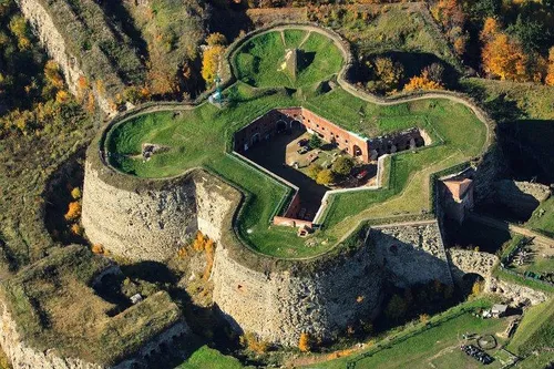 Заглавная фотография к статье Крепость Сребна Гура (Twierdza Srebrna Góra)